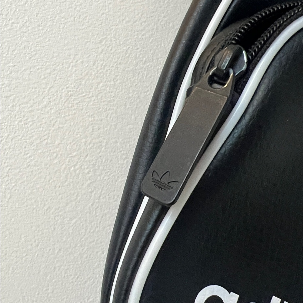 Adidas Crossbody Pouch - Picture 4 of 10